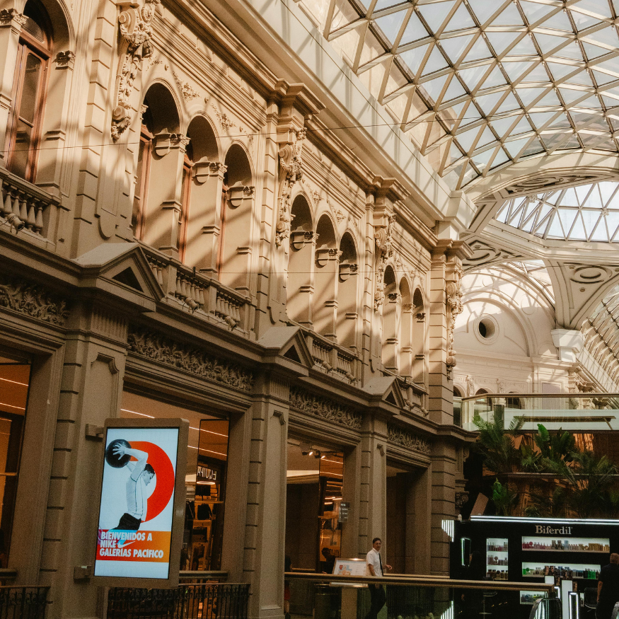 Digital Totem in a modern corporate lobby